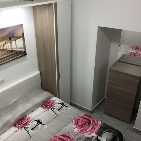 Ferienwohnung Alloggio Tulipano Acerra Exterior foto
