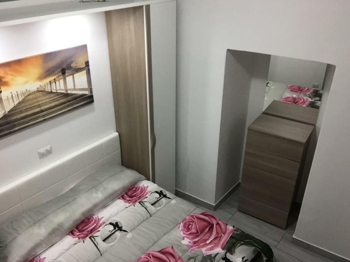 Ferienwohnung Alloggio Tulipano Acerra Exterior foto